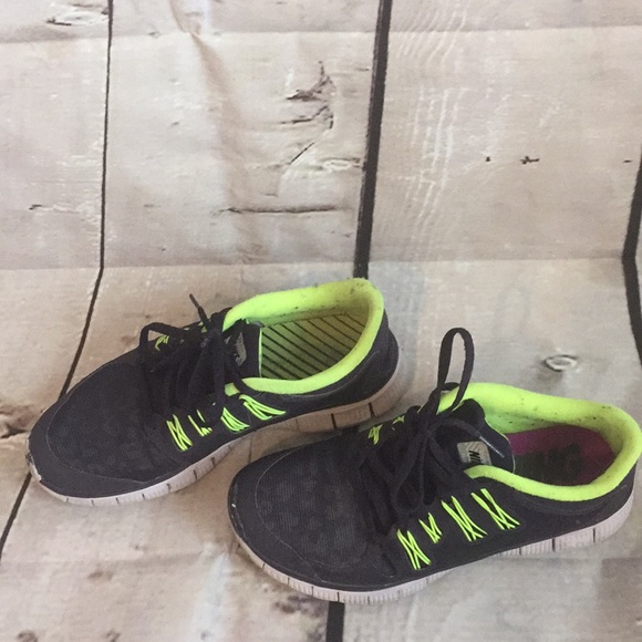 Nike Barefoot Ride sneaker in size 8 - Picture 4 of 16